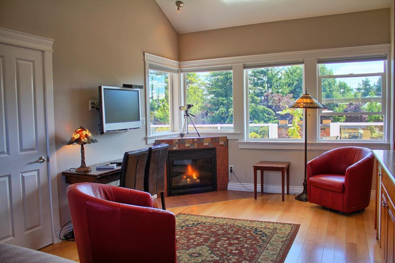 Birds Of A Feather Victoria Oceanfront Studio Suites Colwood 外观 照片