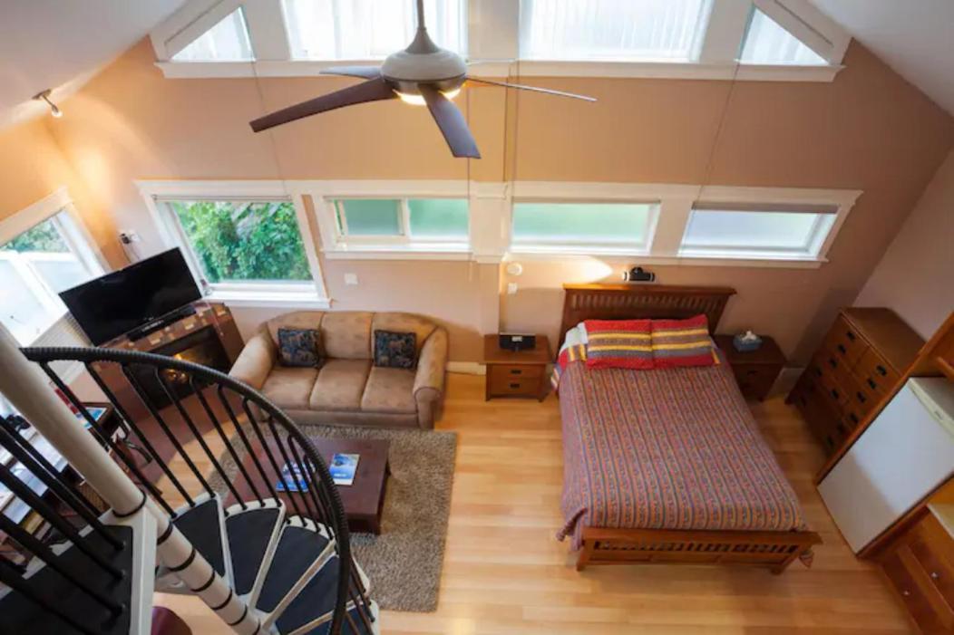 Birds Of A Feather Victoria Oceanfront Studio Suites Colwood 外观 照片