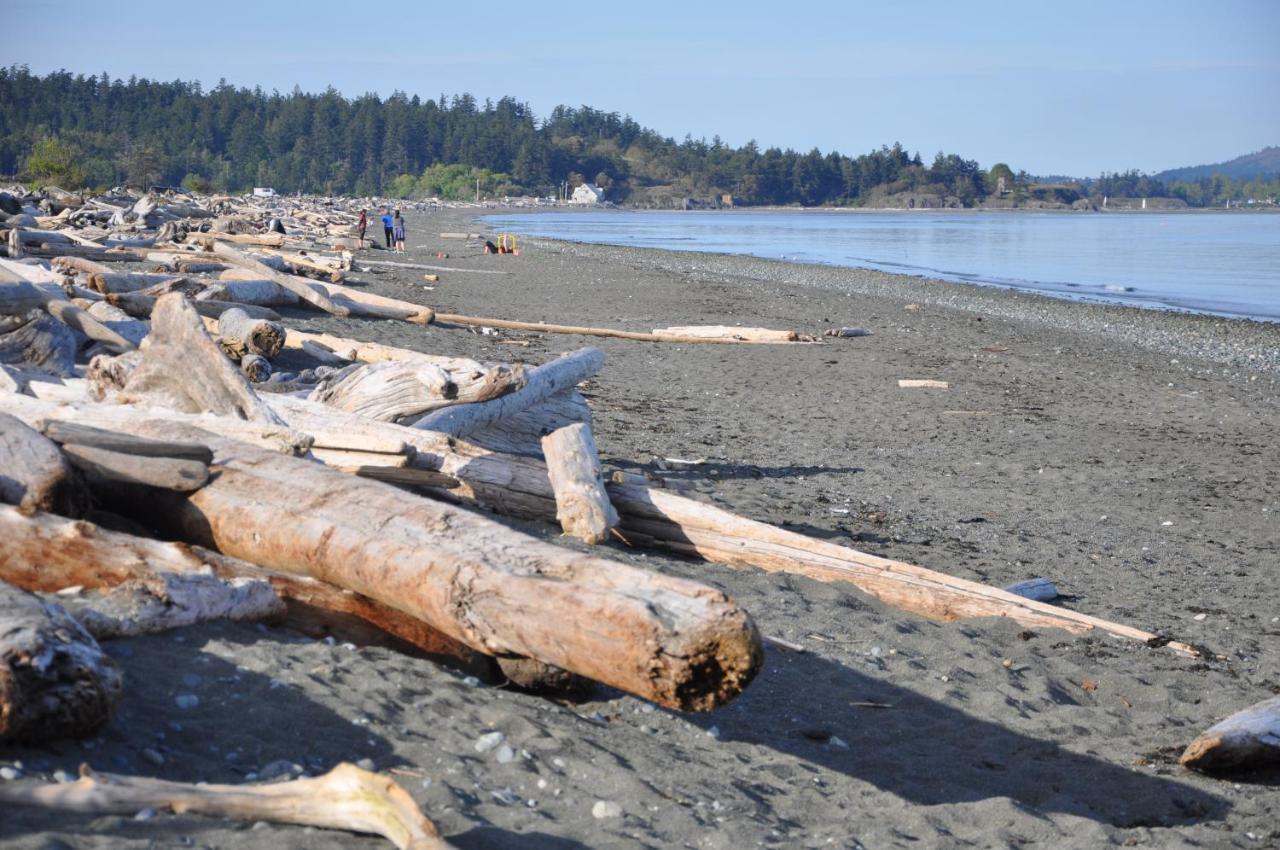 Birds Of A Feather Victoria Oceanfront Studio Suites Colwood 外观 照片