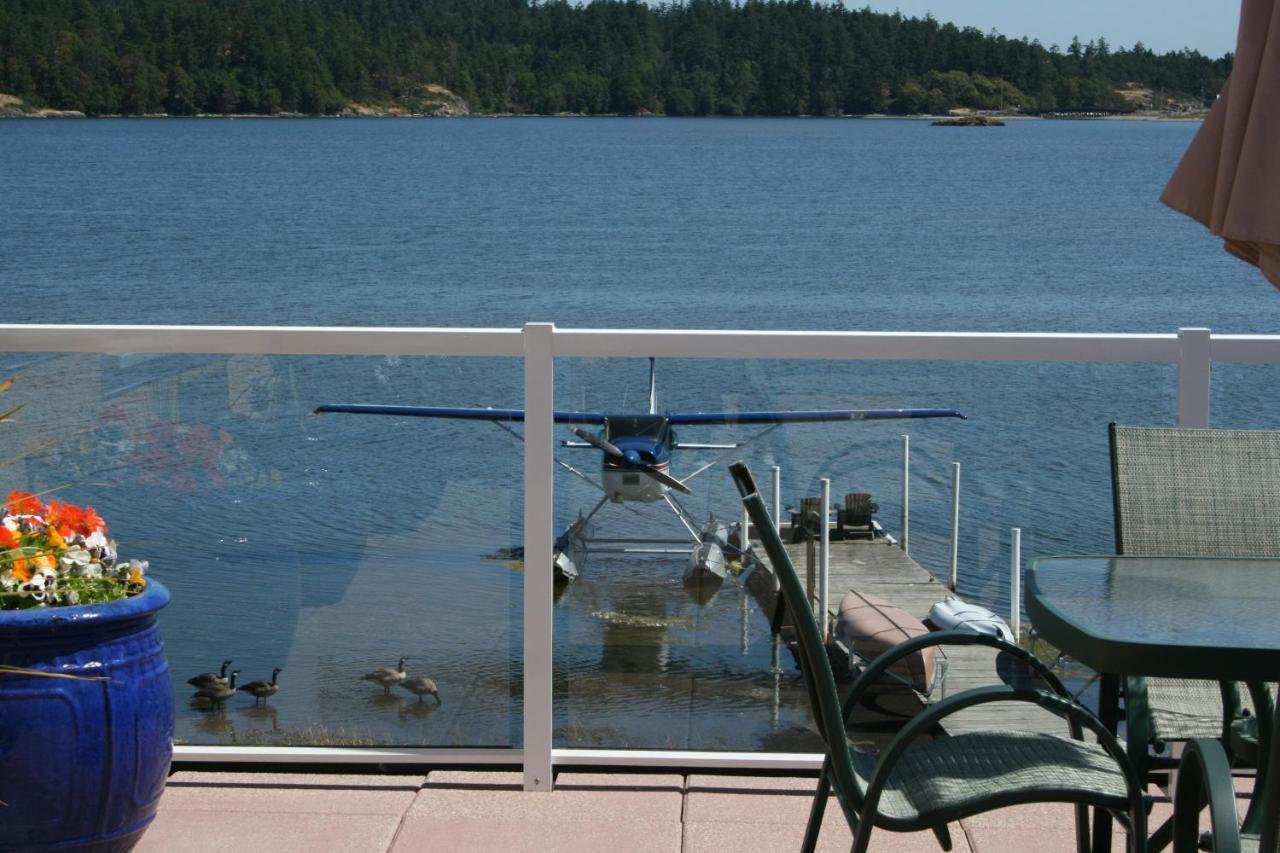 Birds Of A Feather Victoria Oceanfront Studio Suites Colwood 外观 照片