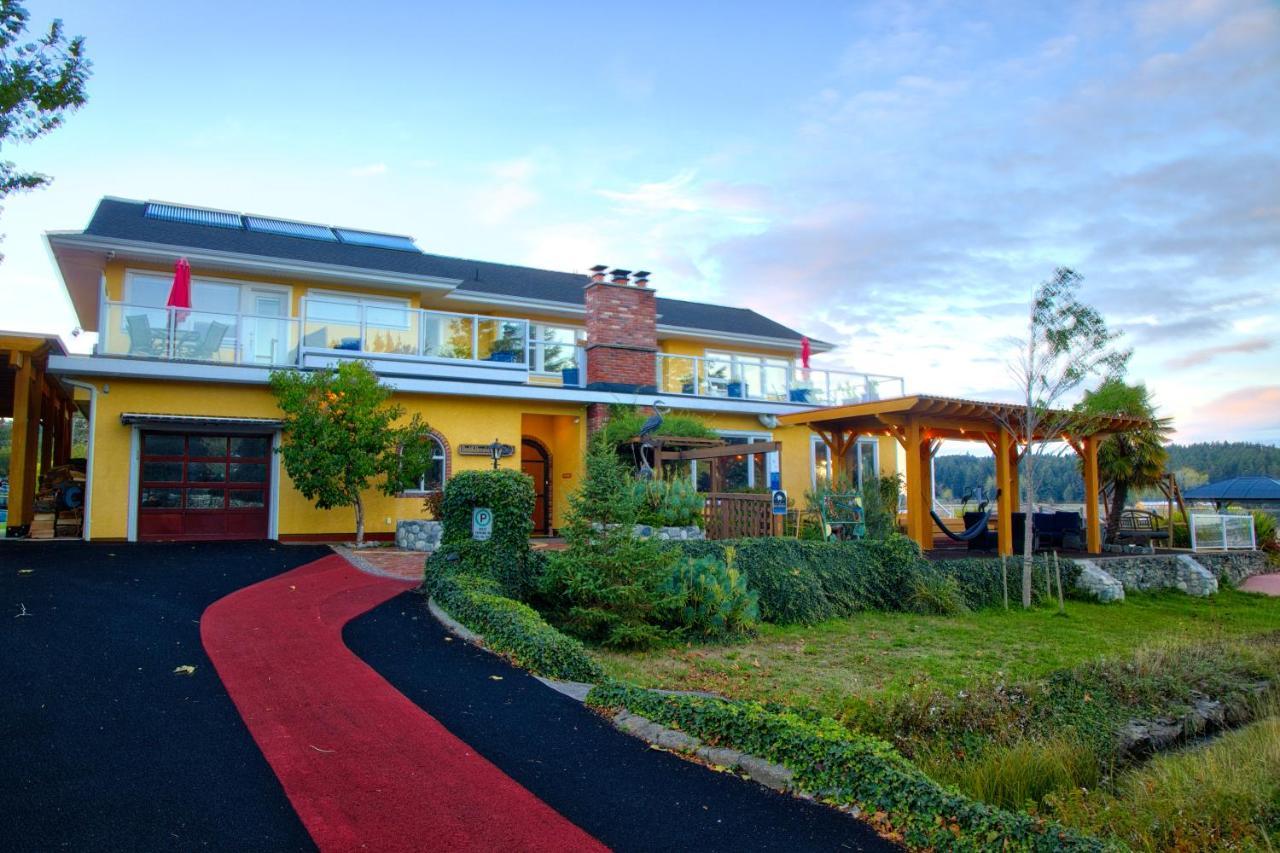 Birds Of A Feather Victoria Oceanfront Studio Suites Colwood 外观 照片