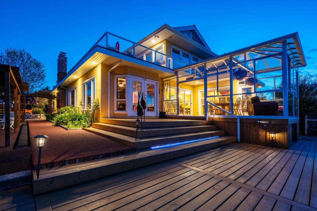 Birds Of A Feather Victoria Oceanfront Studio Suites Colwood 外观 照片