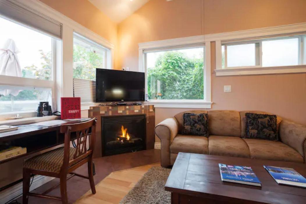 Birds Of A Feather Victoria Oceanfront Studio Suites Colwood 外观 照片