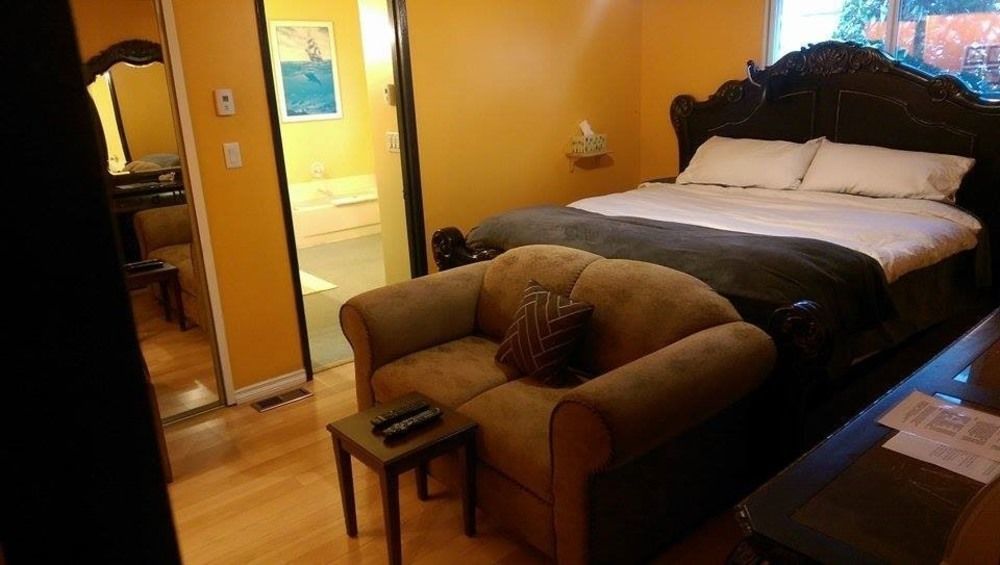 Birds Of A Feather Victoria Oceanfront Studio Suites Colwood 外观 照片