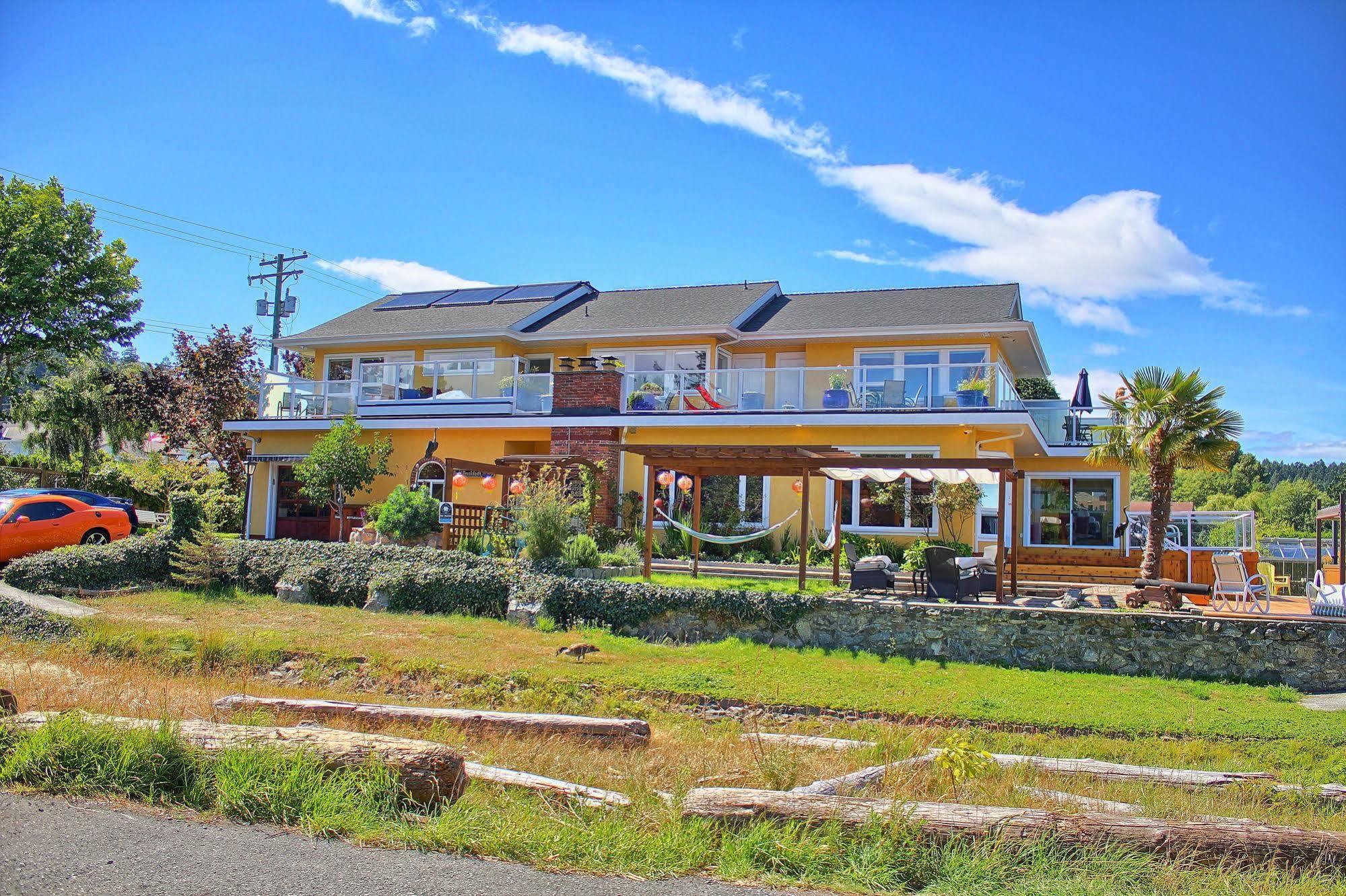 Birds Of A Feather Victoria Oceanfront Studio Suites Colwood 外观 照片