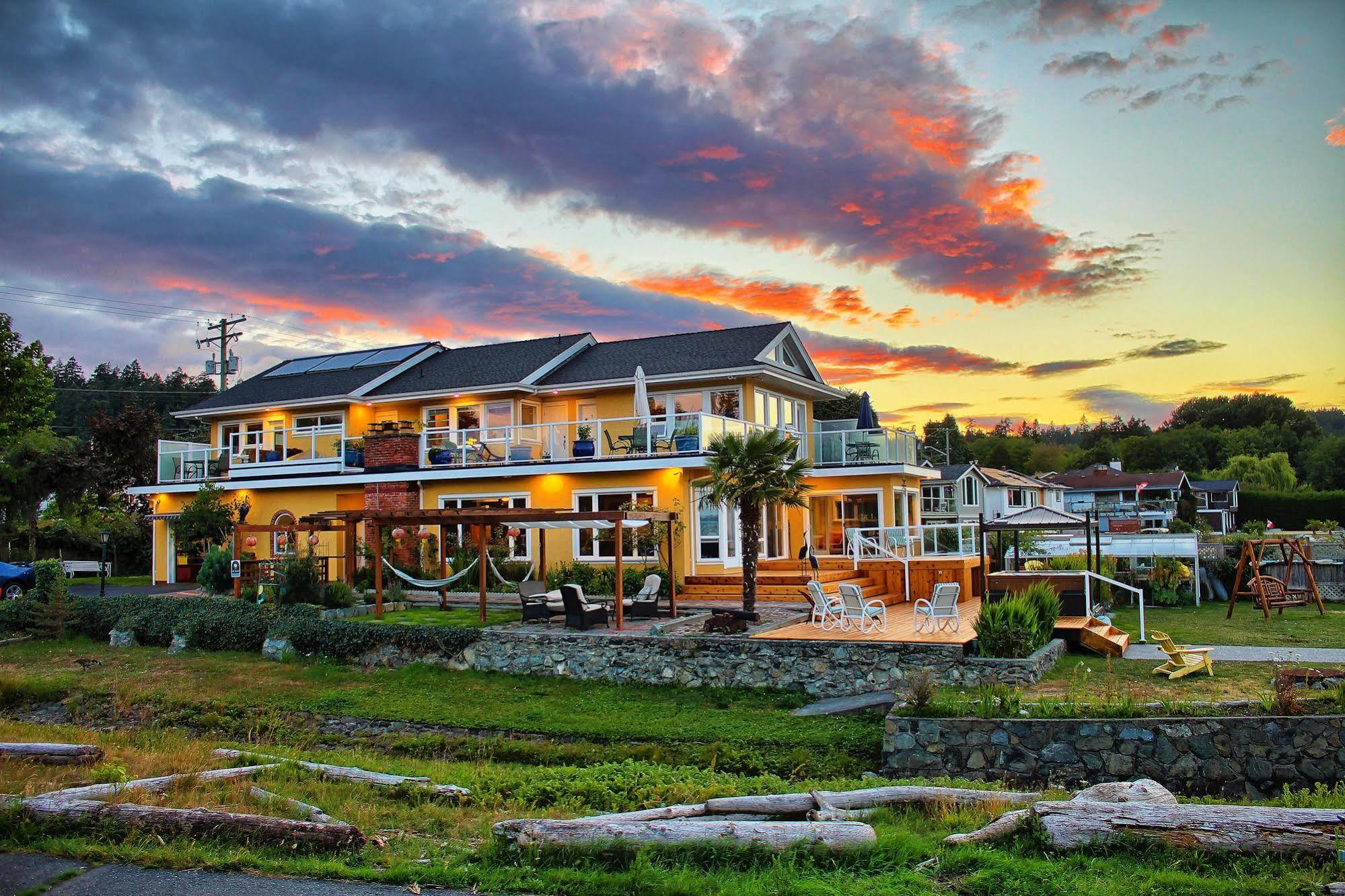 Birds Of A Feather Victoria Oceanfront Studio Suites Colwood 外观 照片