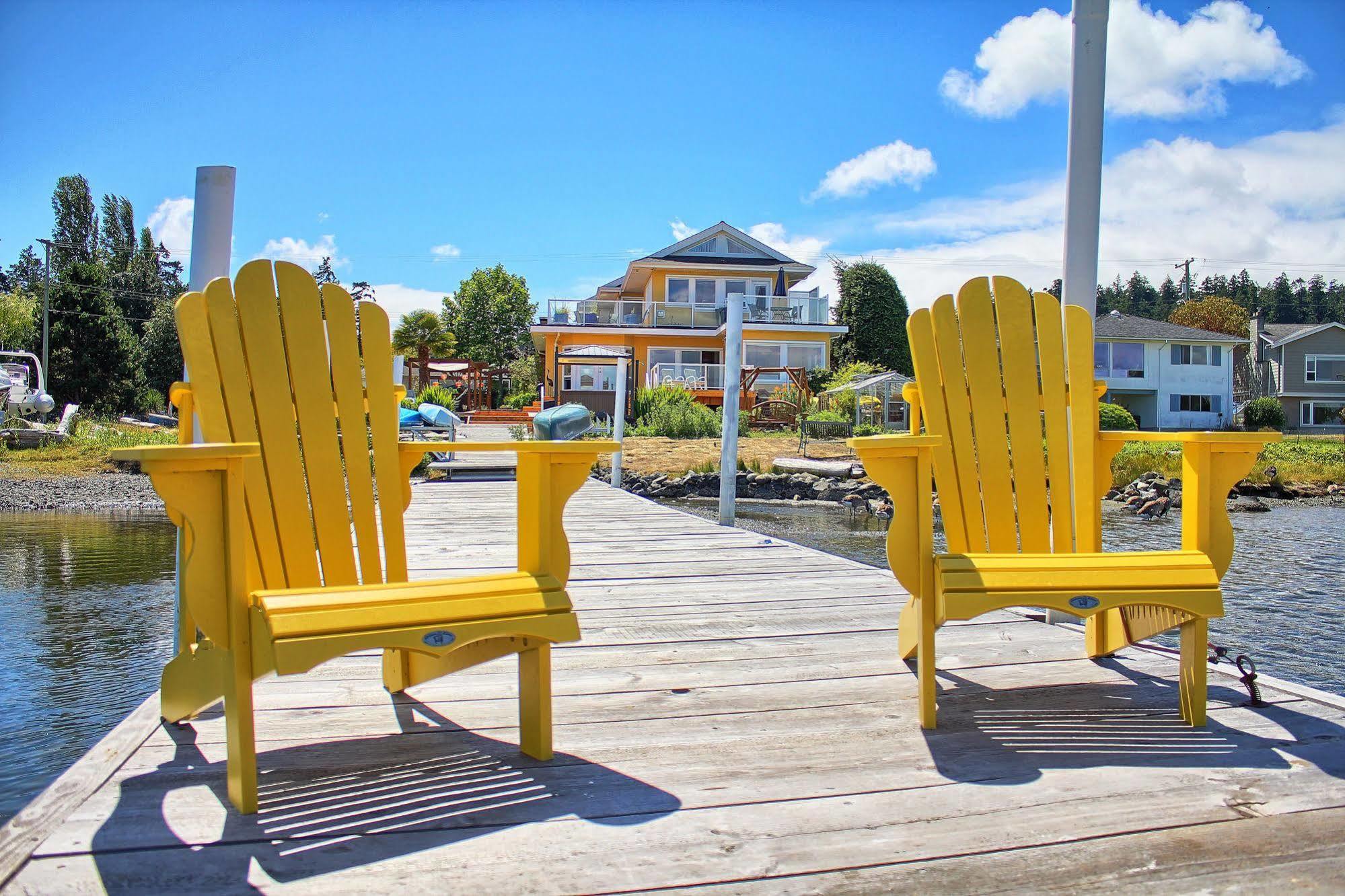 Birds Of A Feather Victoria Oceanfront Studio Suites Colwood 外观 照片