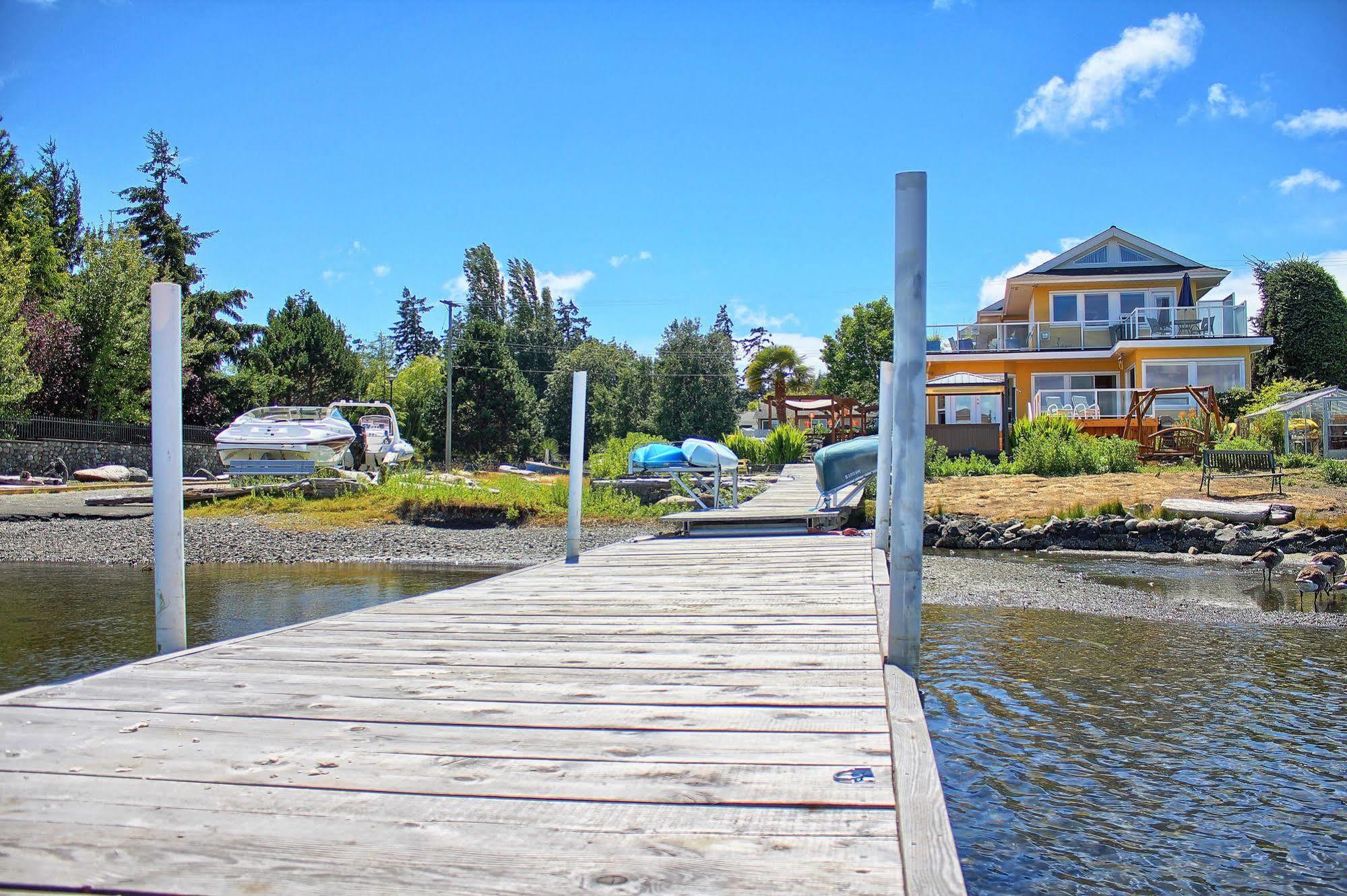 Birds Of A Feather Victoria Oceanfront Studio Suites Colwood 外观 照片