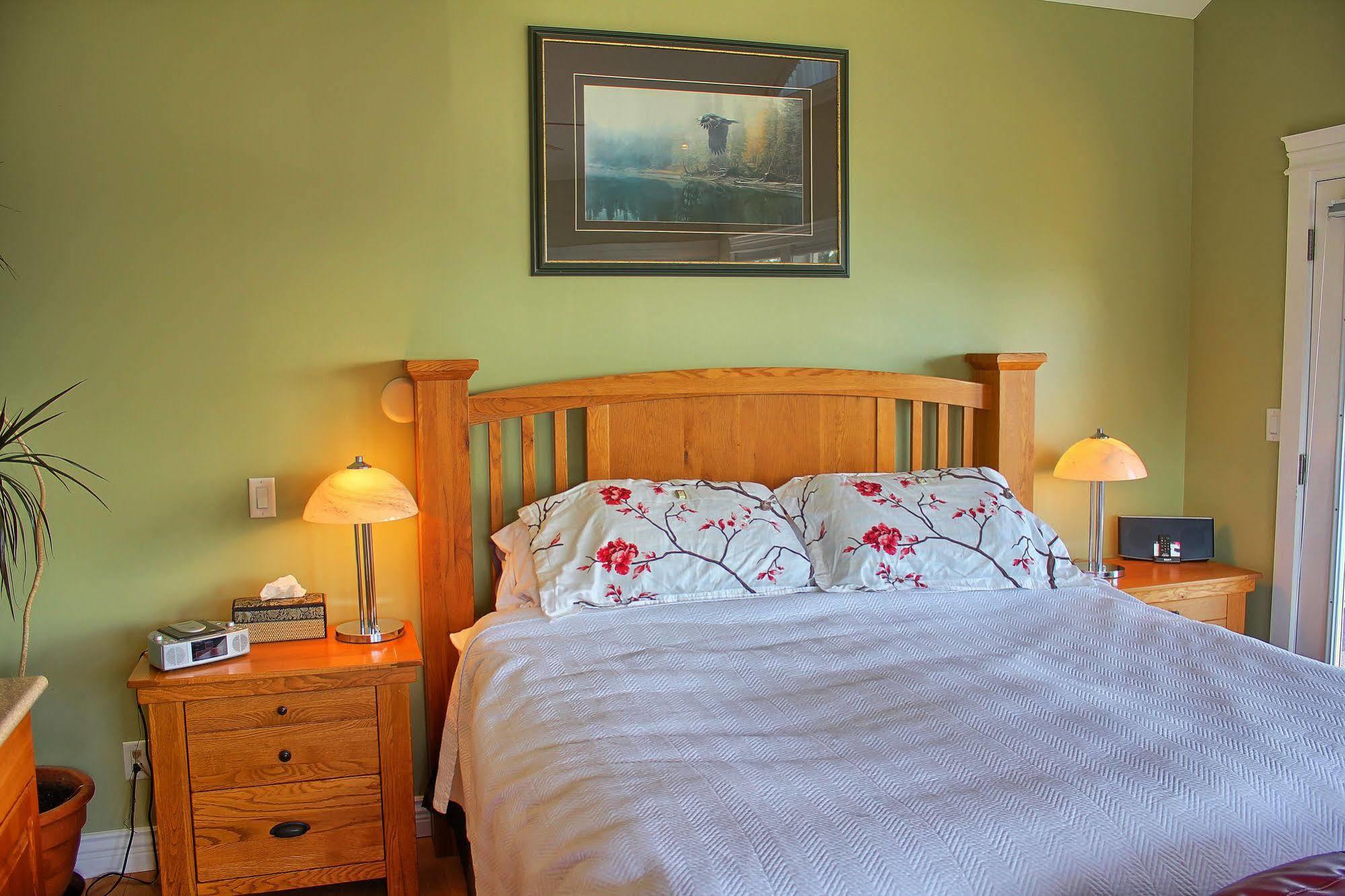 Birds Of A Feather Victoria Oceanfront Studio Suites Colwood 外观 照片